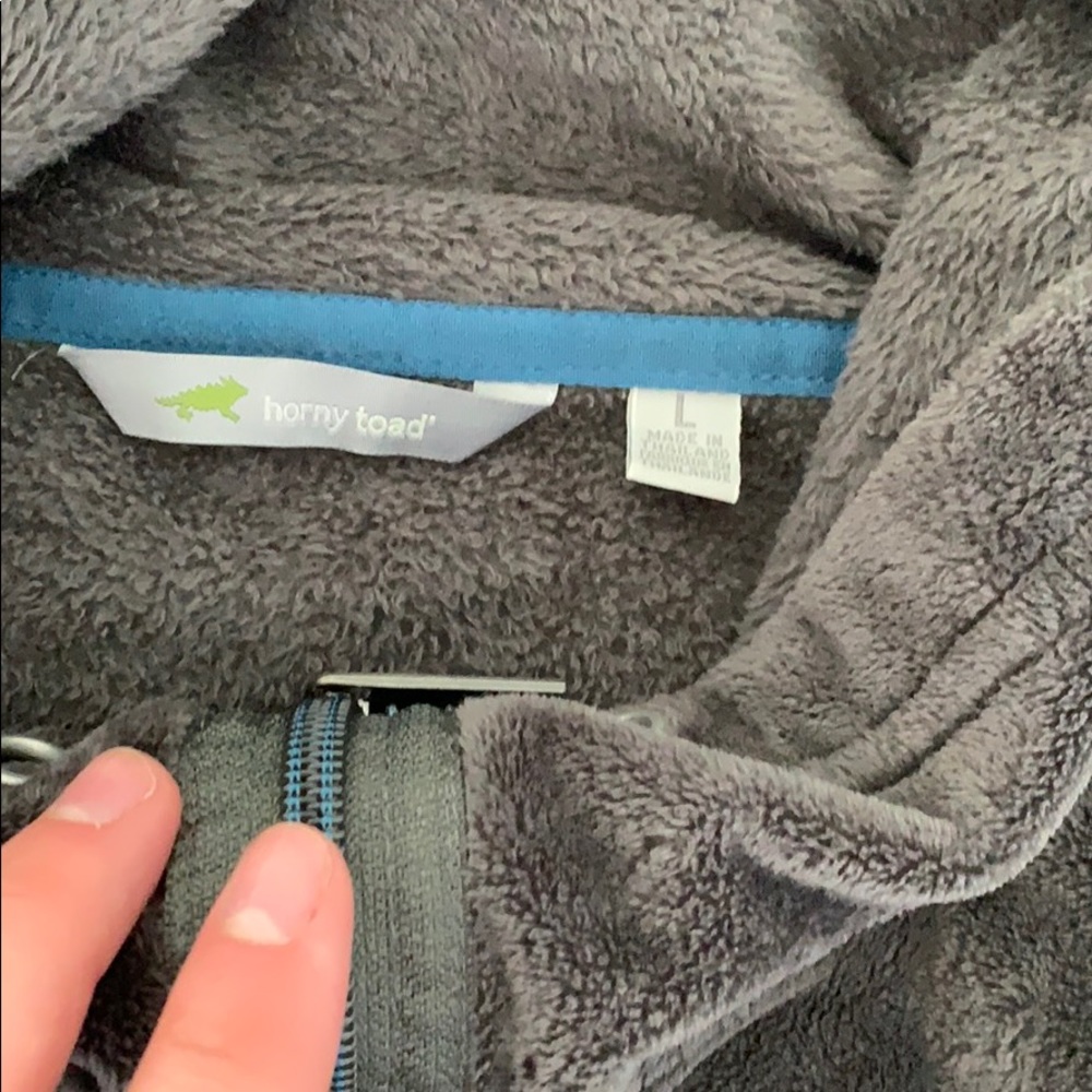 Grey vest - Picture 2 of 2